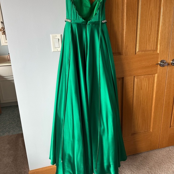 Just Peachy brand, stunning emerald green prom dress with rhinestones size 0 - Picture 3 of 3